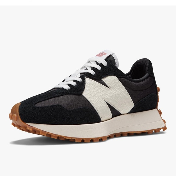 New Balance Shoes - 👟 New Balance Women’s 327 Sneakers